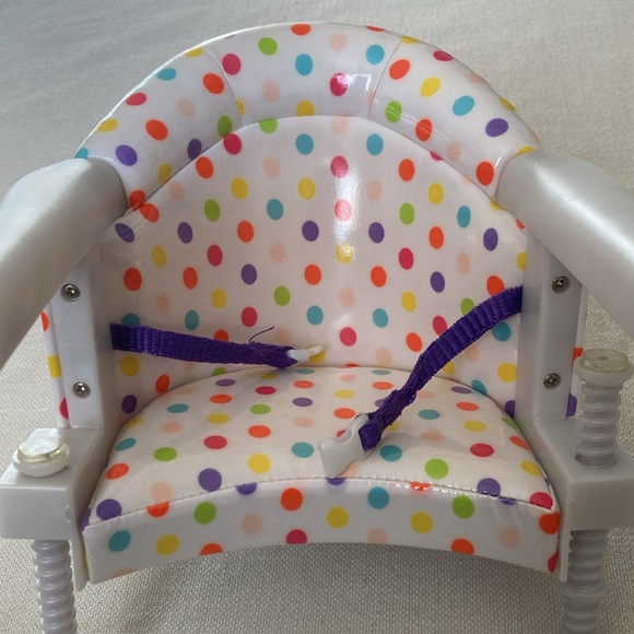 AMERICAN GIRL | Doll Treat Seat - Polka Dot Doll Clip-on Booster Seat - Picture 4 of 16
